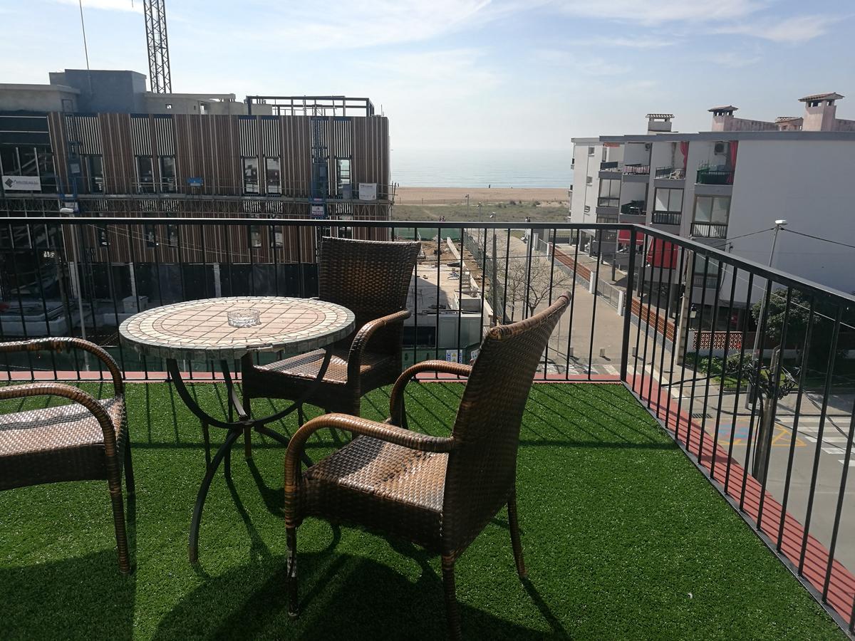 Hotel Beach Playa Castelldefels Exterior photo